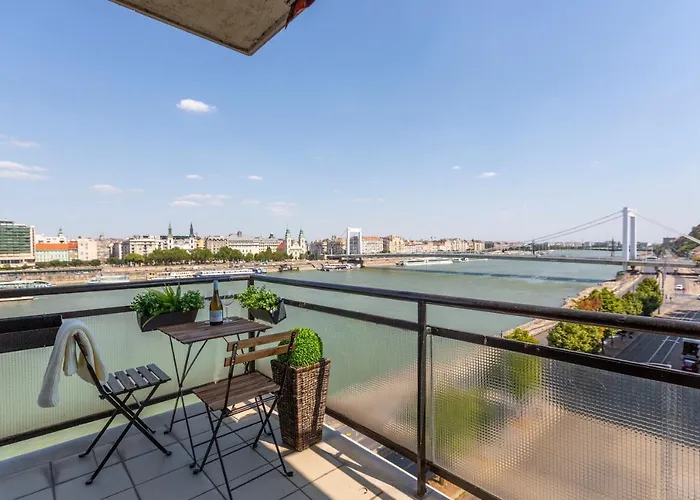 Luxury With A Beautiful View For The Danube River Apartmán