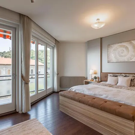 Luxury With A Beautiful View For The Danube River