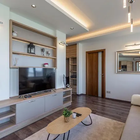 Luxury With A Beautiful View For The Danube River