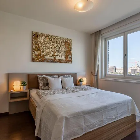 아파트 Luxury With A Beautiful View For The Danube River *