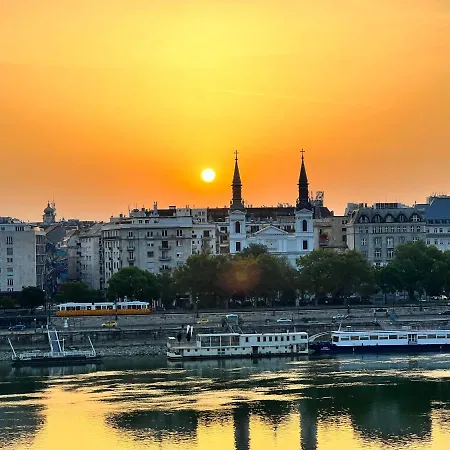 Luxury With A Beautiful View For The Danube River 아파트