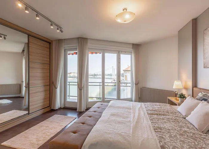 Luxury With A Beautiful View For The Danube River