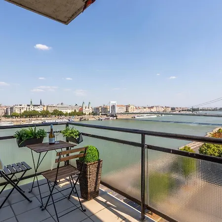 Luxury With A Beautiful View For The Danube River Apartament